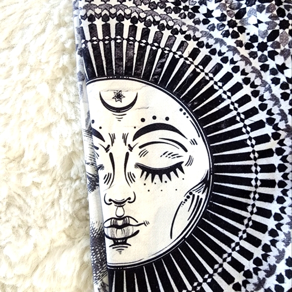 🌟🌜🌚🌛🌟Niyama Sol Luna black ⚫️ and white barefoot leggings XS BNWOT ✨️ - Picture 9 of 14